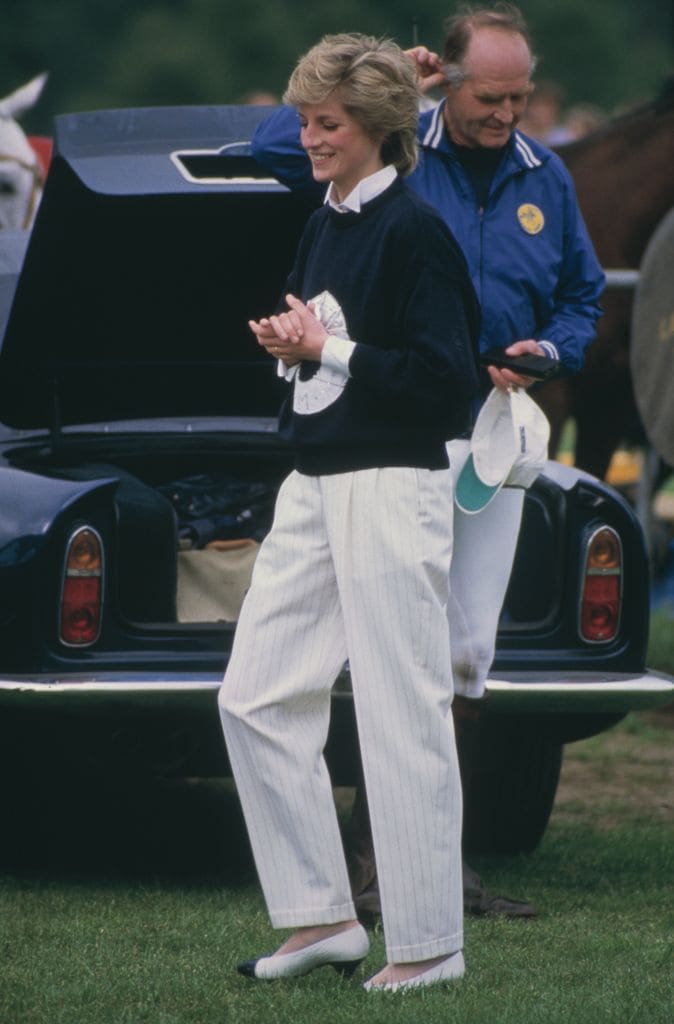Diana de Gales con pantalones de rayas 