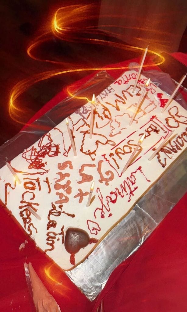 Cazzu se dejó consentir por los suyos