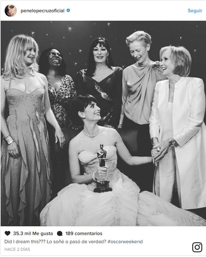 "¿Lo soñé o pasó de verdad?" Se pregunta Penélope en la imagen rodeada de grandes actrices la noche que ganó su Oscar por 'Vicky Cristina Barcelona'. Goldie Hawn, Whoopi Goldberg, Anjelica Huston y Eva Marie Saint, todas ellas fueron galardonadas con un Oscar a mejor actriz de reparto, y le hicieron entrega del galardón
