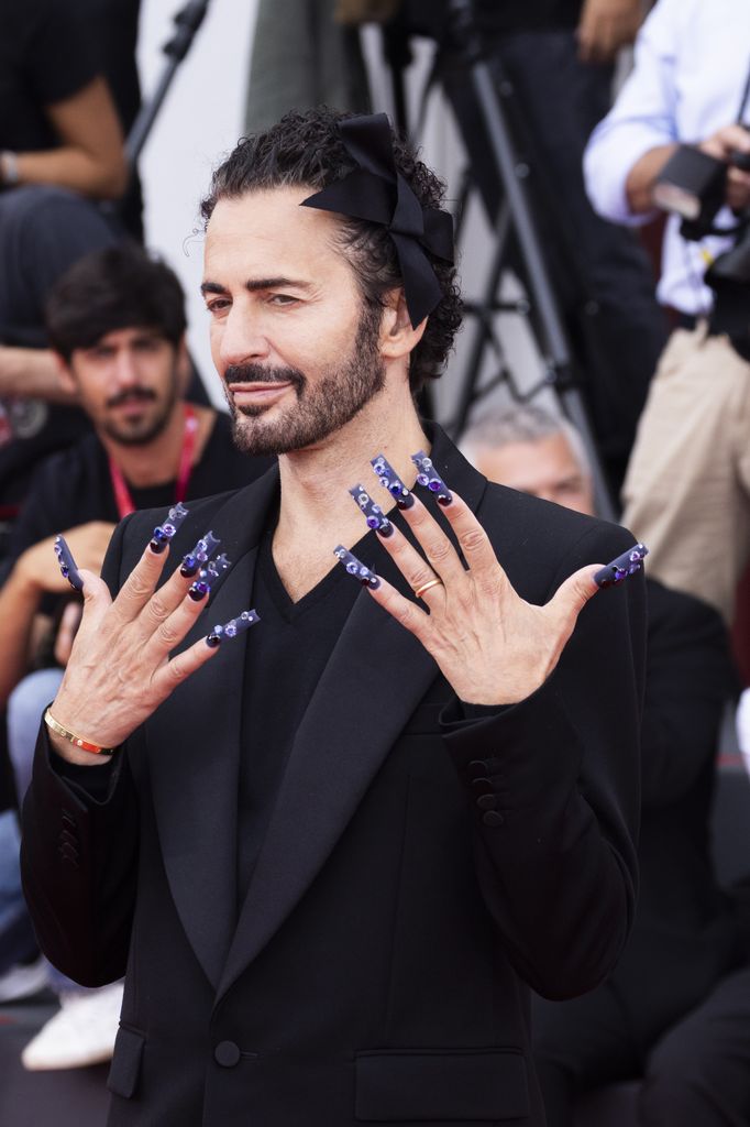 Las uñas XL de Marc Jacobs fueron las grandes protagonistas
