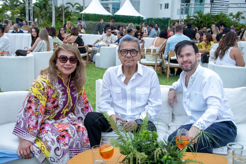 María Eugenia, Victor Montañez y Alejandro Reyes Varela