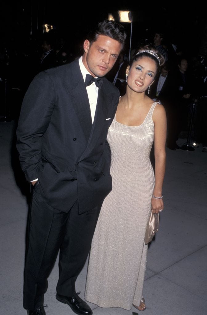 Luis Miguel y Salma Hayek derrocharon elegancia y complicidad en aquel inolvidable momento.