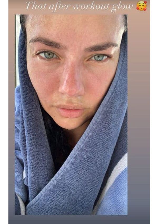 adriana-lima-selfie