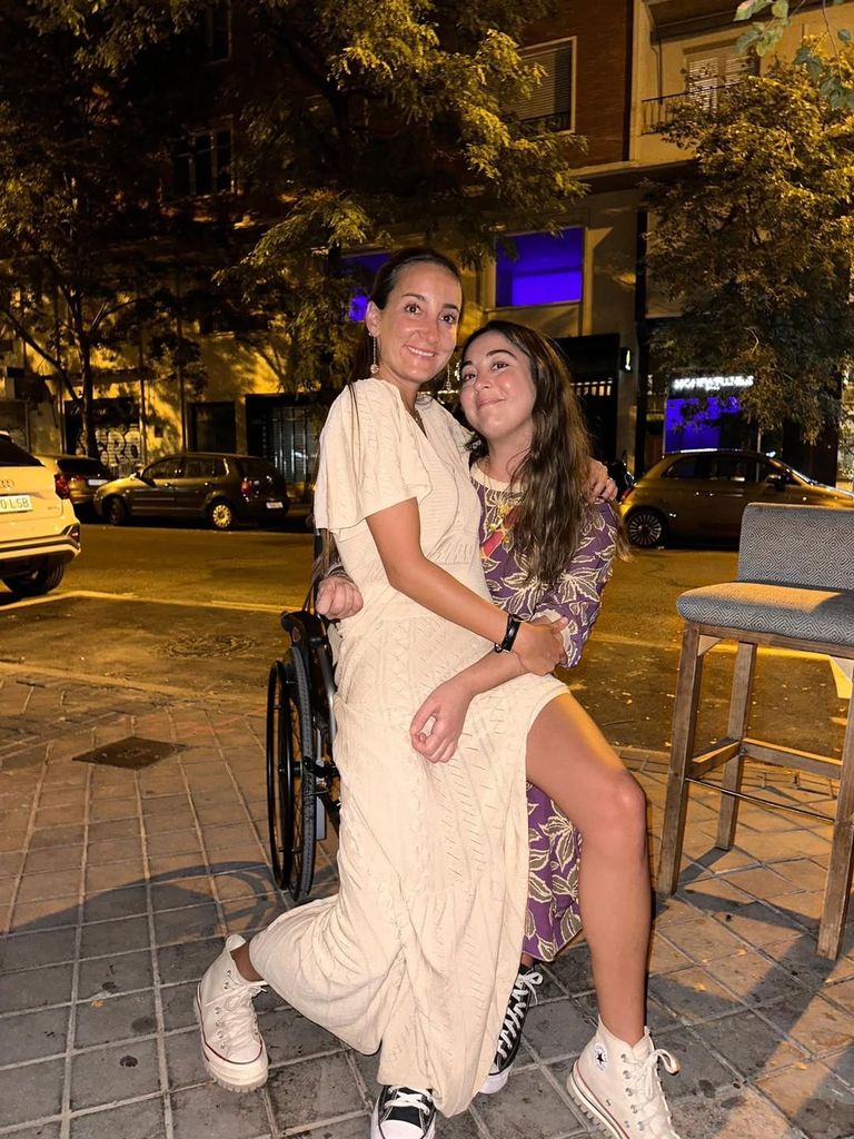 Lucía Pombo con su amiga Belén Domínguez