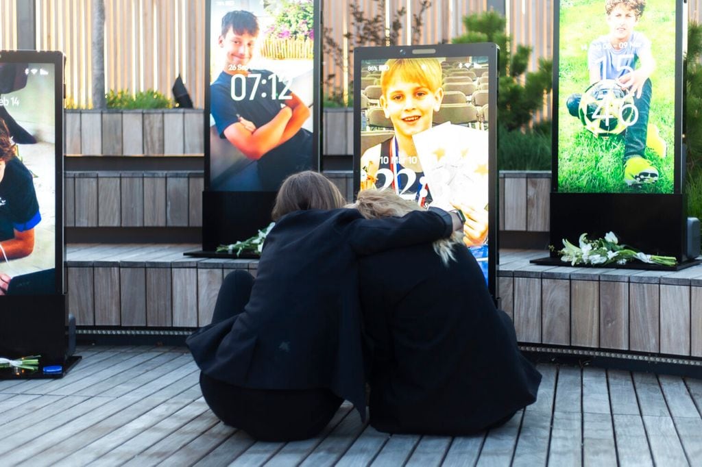 Meghan Markle y el príncipe Harry inauguran un monumento en Nueva York en honor a las vidas perdidas por las redes sociales: "Todos los niños deberían estar seguros"