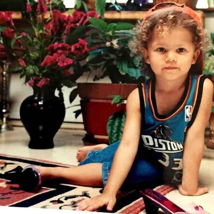 HO4083ZENDAYA