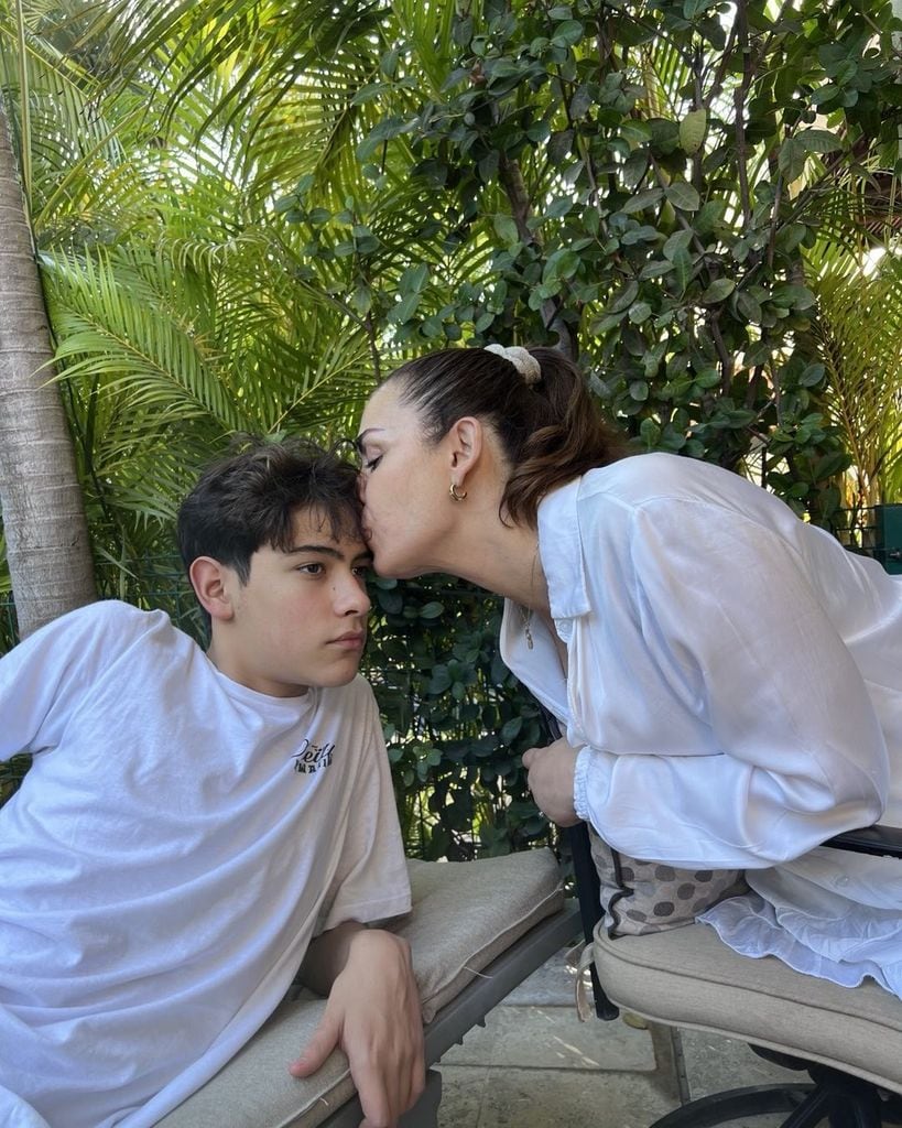 Anette Michel y su hijo Nicolás.