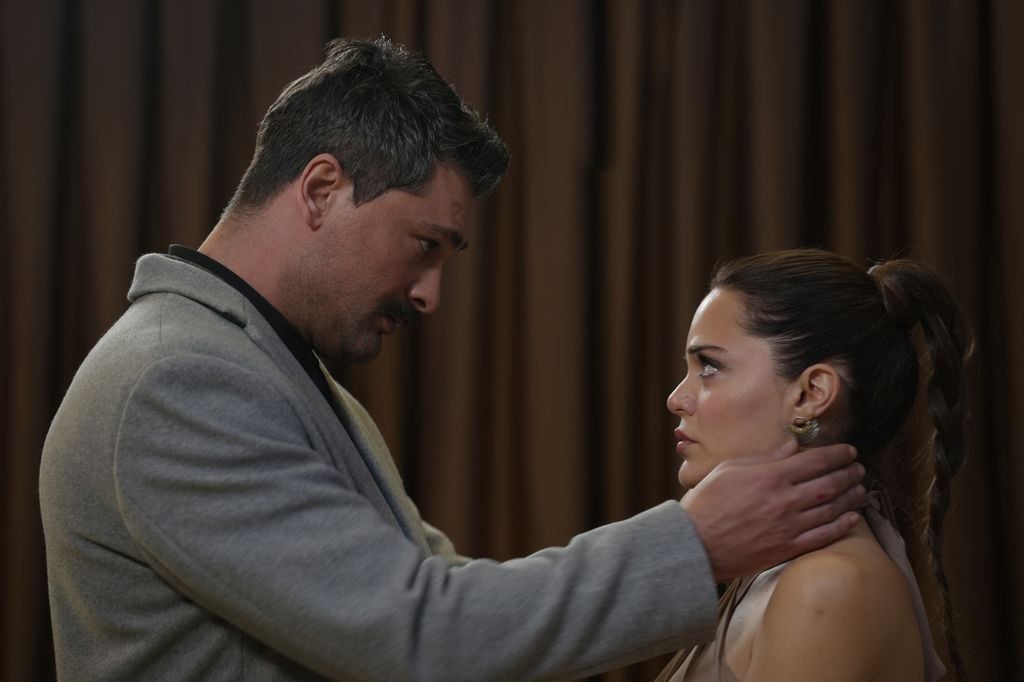 Hilal Altinbilek y Onur Tuna son los protagonistas de 'Una vida perfecta'