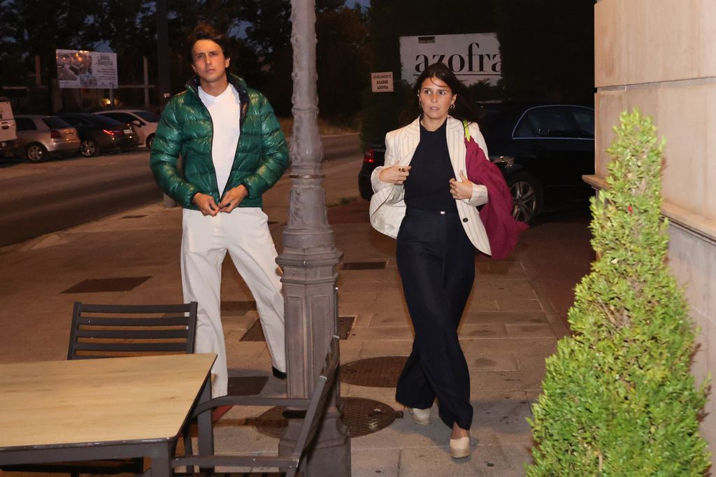 Cayetana Rivera y Roca Rey entrando en el restaurante Casa Azofra (Burgos) el 1 de julio.