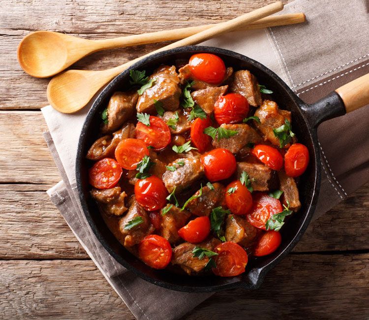 Ternera en salsa picante con tomates cherry