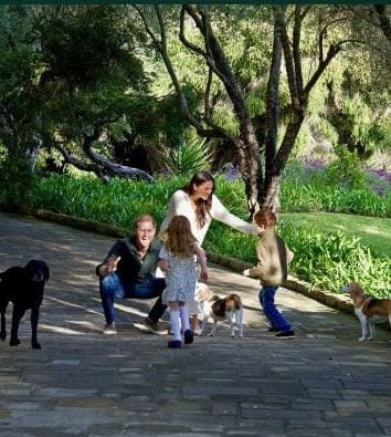 Los duques de Sussex con sus hijos