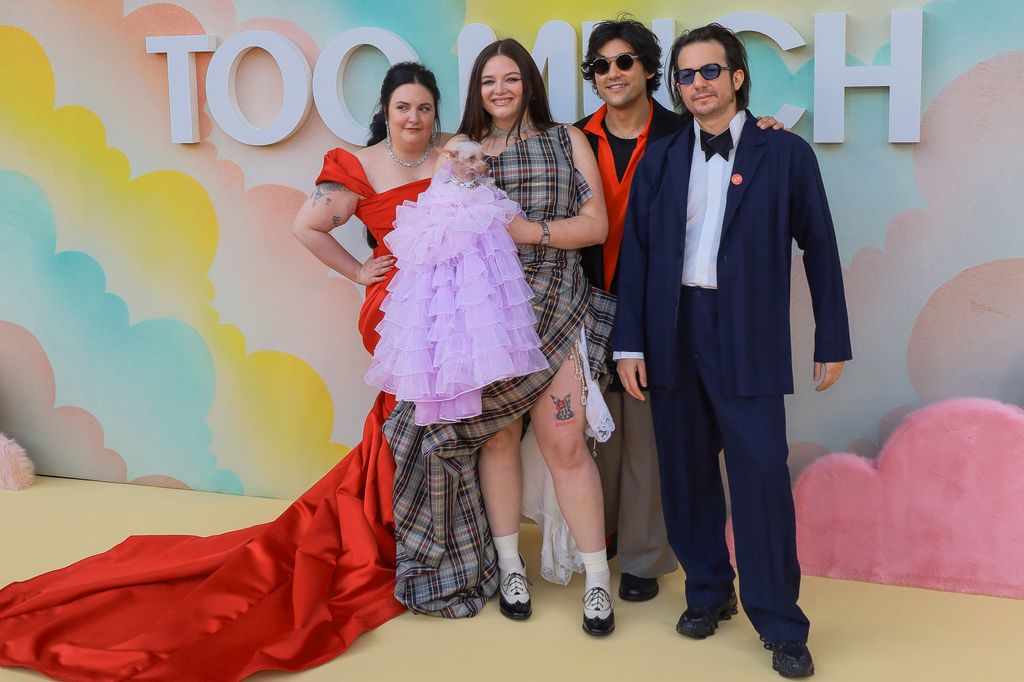 De izquierda a derecha, Lena Dunham, Megan Stalter, Will Sharpe y Luis Felber en la presentación en Londres de 'Sin Medida'