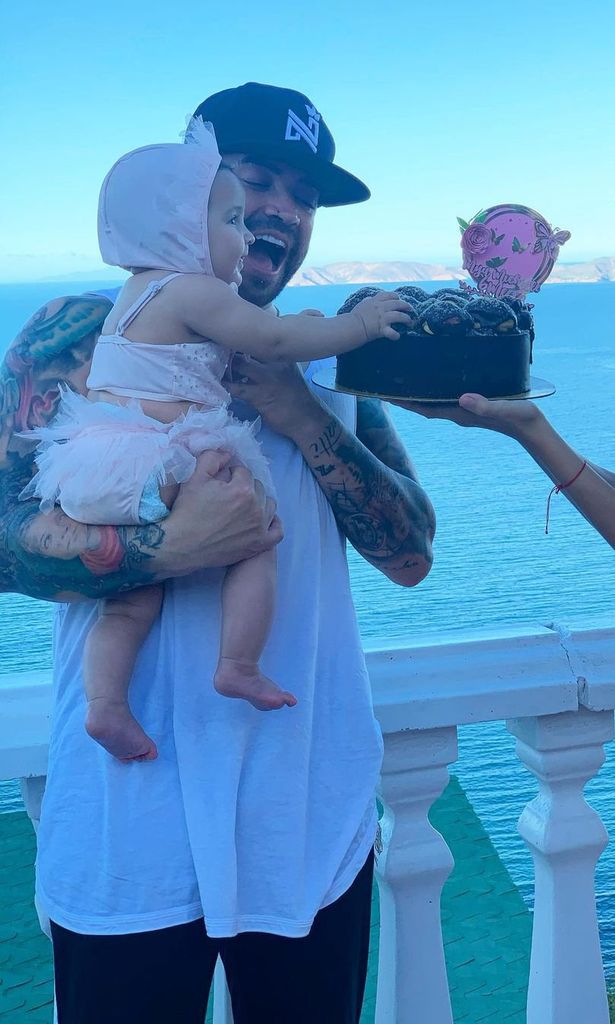 Nacho Mendoza celebra los seis meses de su hija