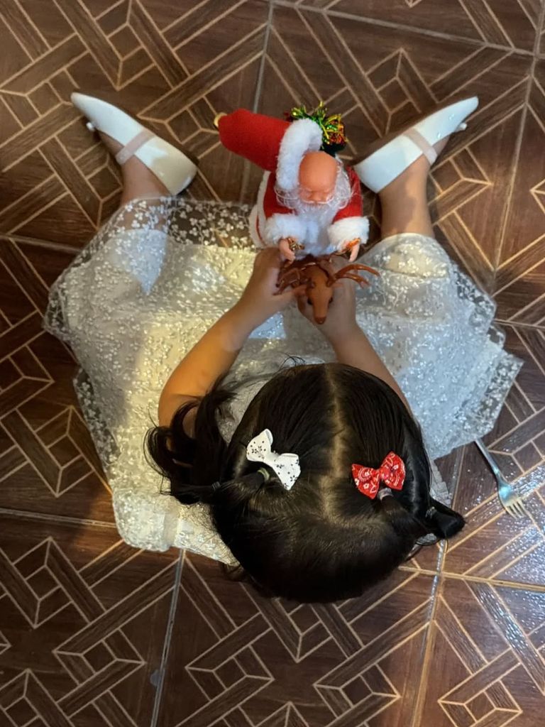Cazzu presumió a su pequeña Inti en sus fiestas de Navidad.