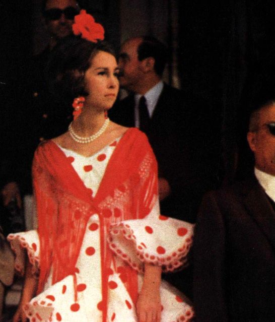 La que era entonces futura reina, vestida de gitana