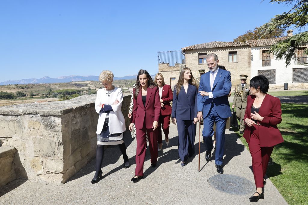 Los Reyes y Leonor en la exposición con motivo del 6º centenario del Título de Viana 