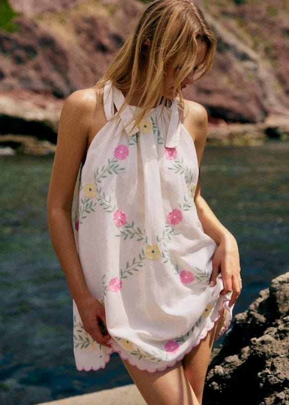 Vestido blanco estampado de Sezáne