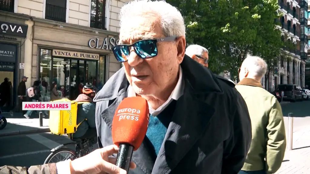 Andrés Pajares llegando a la misa funeral de Fernando Esteso en Madrid
