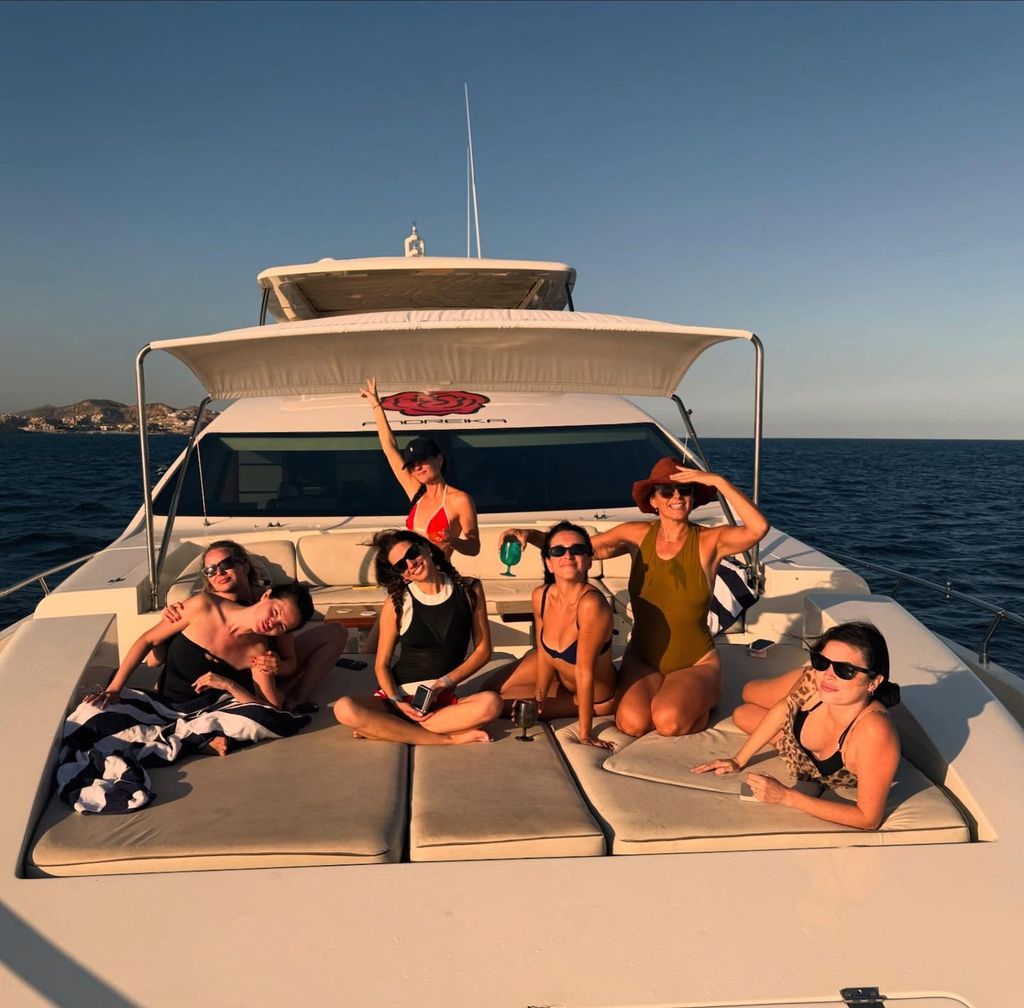 Selena Gomez y sus amigas disfrutaron de paseos por las hermosas costas de Los Cabos.