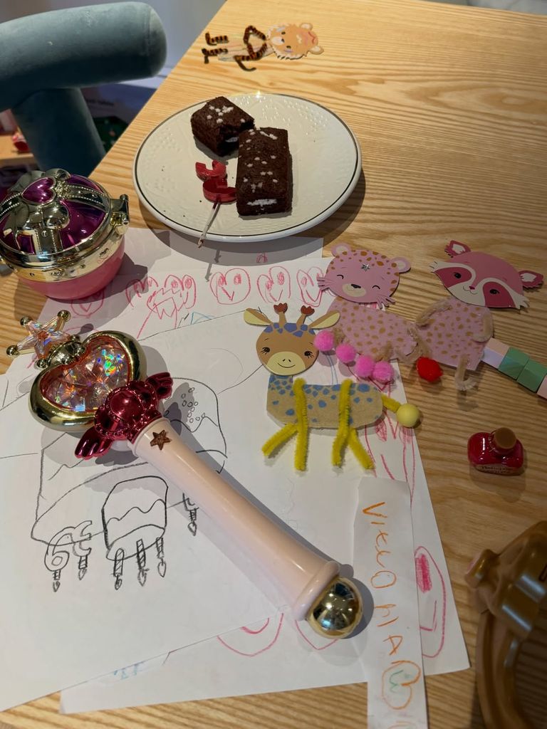 Los dibujos que le han hecho sus hijos