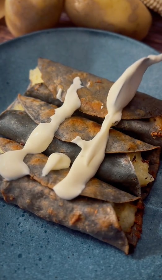 Hoy en día, los tacos dorados de papa son un ícono de la gastronomía mexicana, con variaciones en rellenos y acompañamientos según la región.