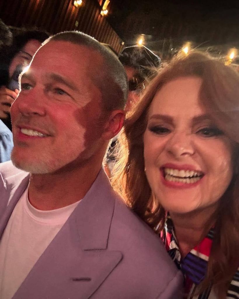 La actriz estaba feliz por tener tan cerca a la estrella de Hollywood