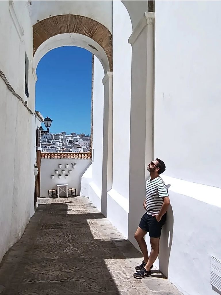 Jesús Castro en el Arco de las Monjas, Vejer de la Frontera, Cádiz
