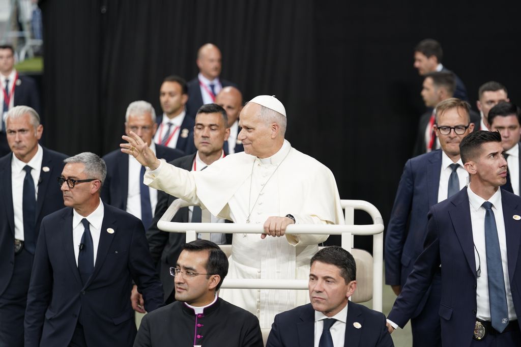 El papa León XIV, a su llegada al estadio