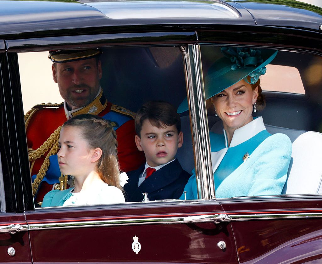 Los príncipes de Gales y sus hijos sin cinturón durante el desfile del Trooping the Colour en 2025
