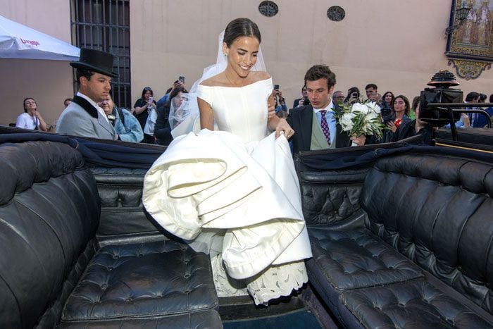 La novia sube al carruaje