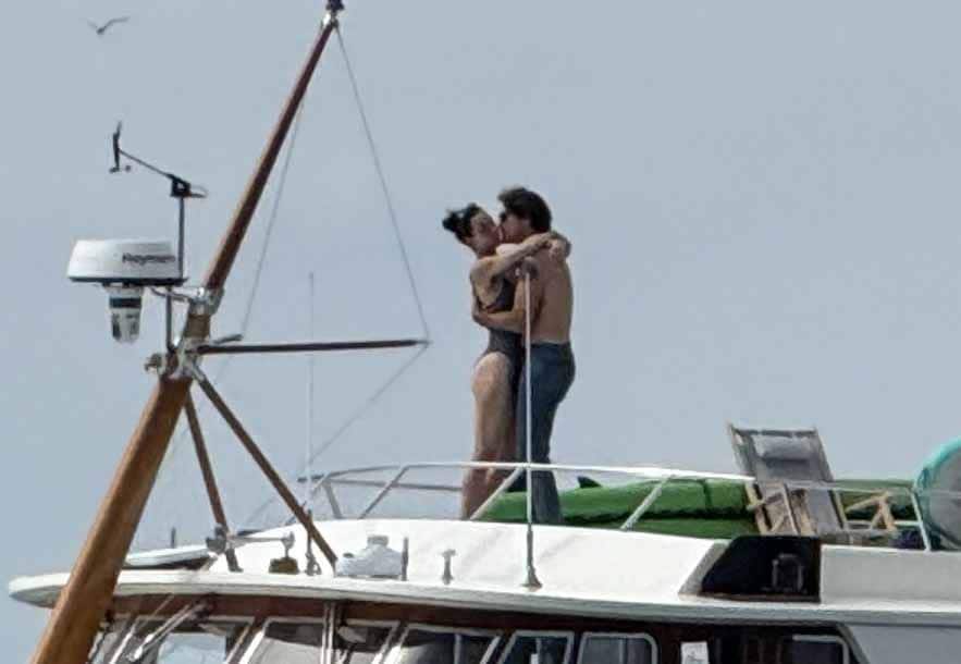 Katy Perry y Justin Trudeau intercambiaron besos durante su paseo en bote por la costa de Santa Bárbara.