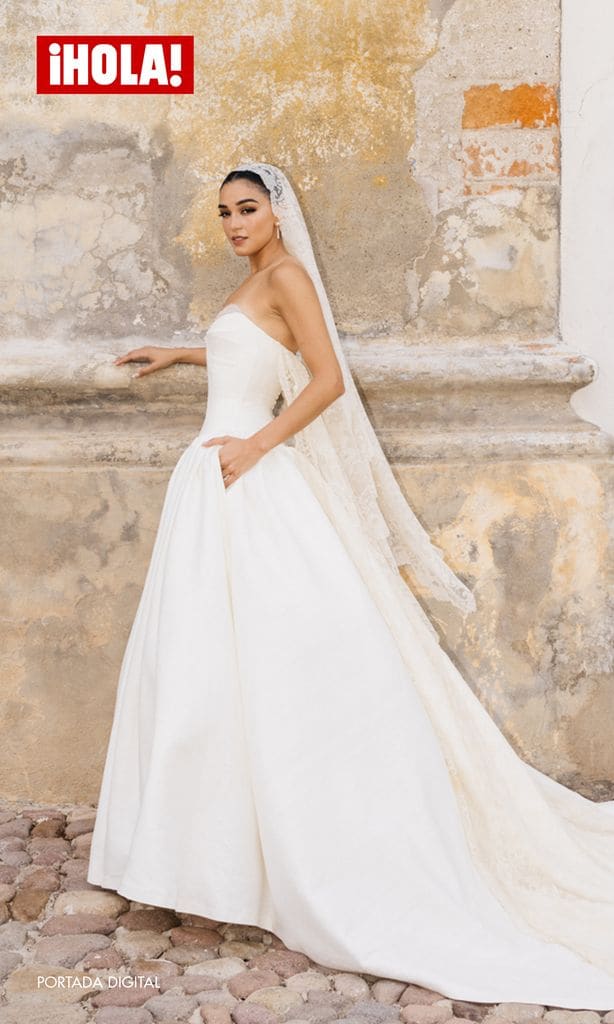 Fotos: AGBA WEDDINGS | Vestido: Lorena Formoso | Pendientes y alianzas: Rabat | Makeup: Sisley | Flores: Granada
