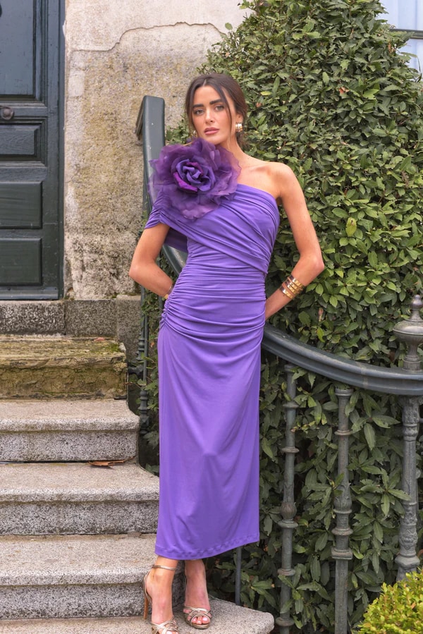 Look de invitada de Mannit