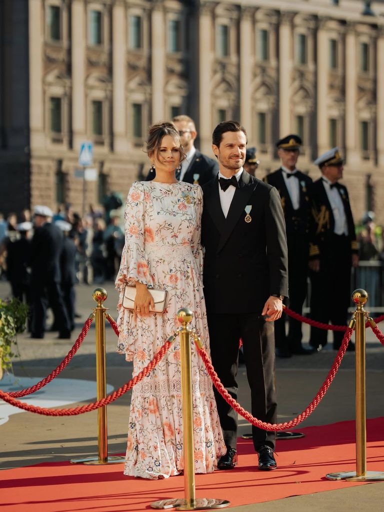 Carlos Felipe y la princesa Sofía, deslumbrantes antes de entrar a la Ópera de Estocolmo