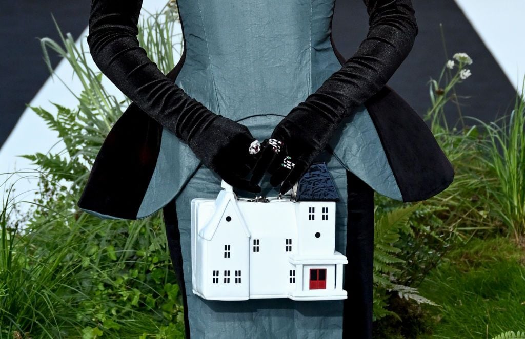 El bolso de Jenna Ortega para la premiere de "Beetlejuice Beetlejuice" en Londres. 