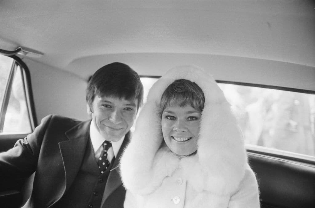 Judi Dench y Michael Williams el día de su boda