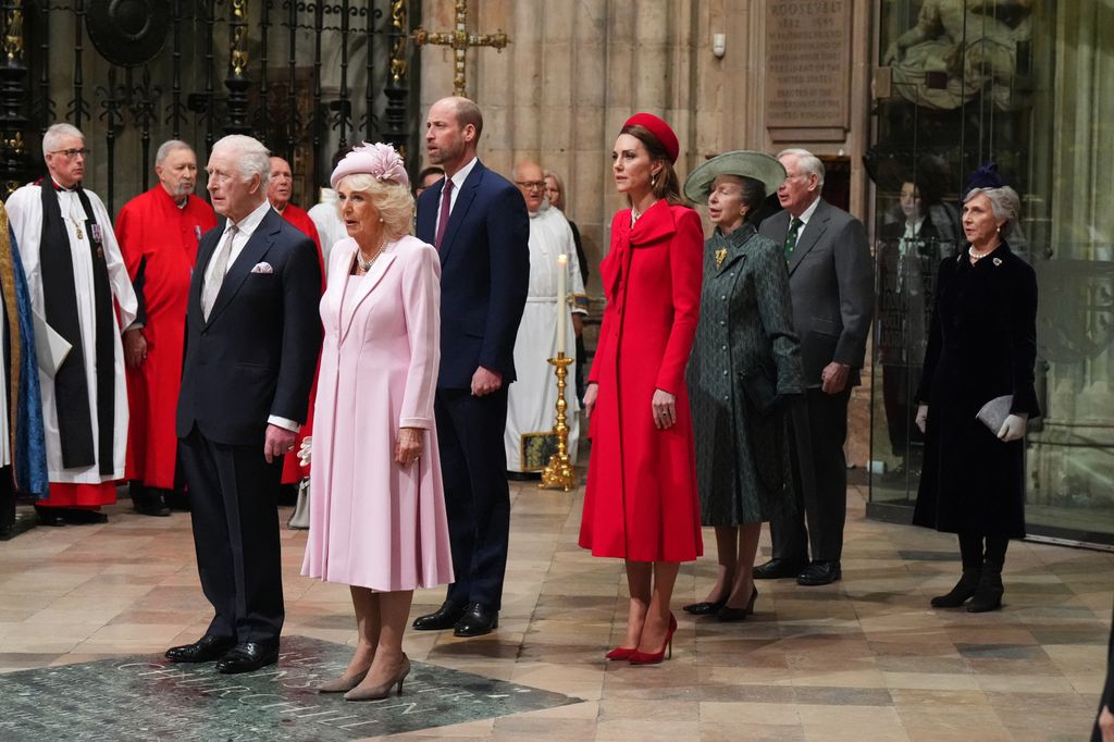 El rey Carlos, la reina Camila, el príncipe Guillermo y la princesa Kate en el servicio del Día de la Commonwealth        