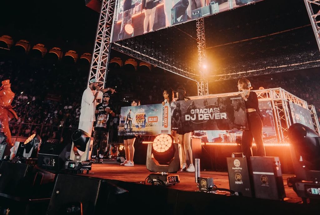DJ Dever en una de sus actuaciones musicales en Colombia