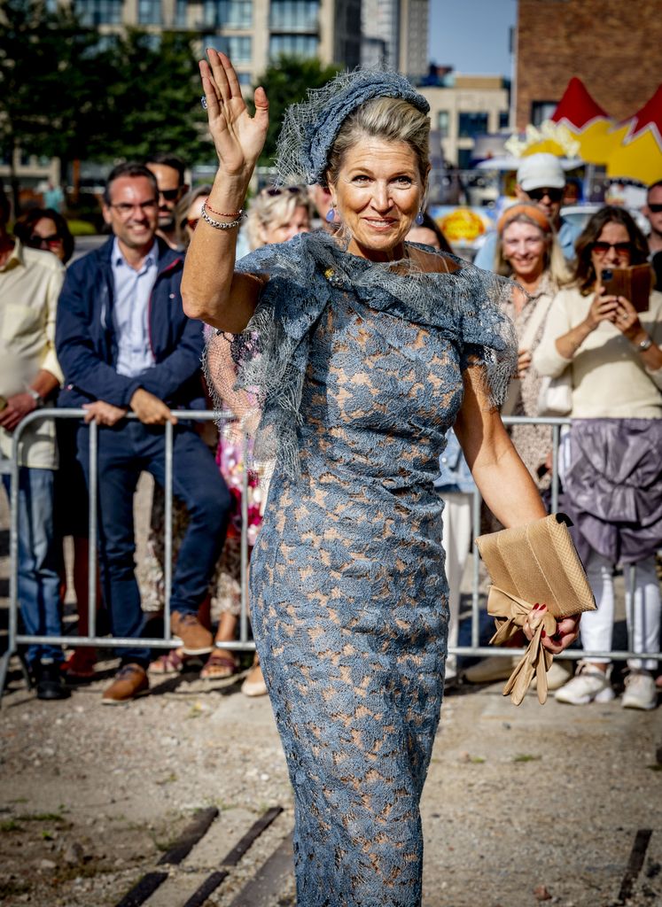 Máxima de Países Bajos con vestido transparente de encaje