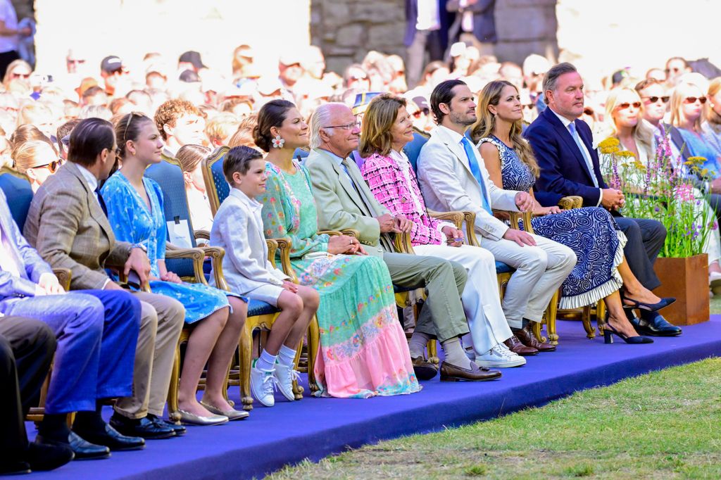 La familia real de Suecia celebrando el 48 cumpleaños de la princesa Victoria