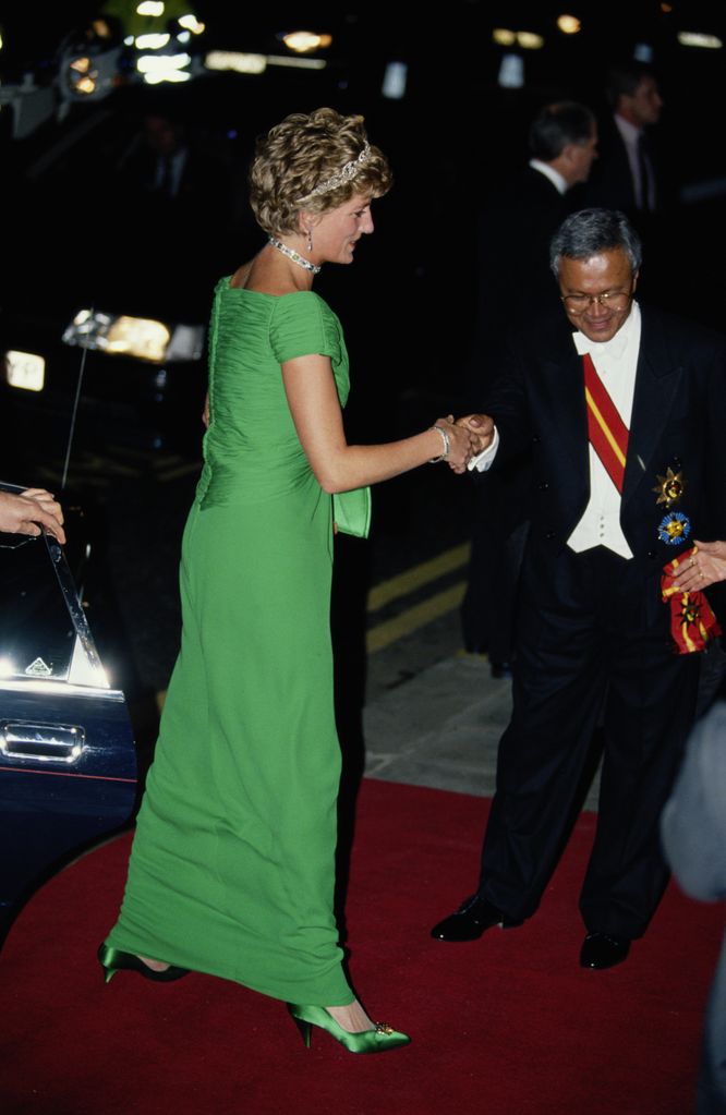 Diana de Gales llega al hotel Dorchester de Londres para un banquete de Estado en noviembre de 1993