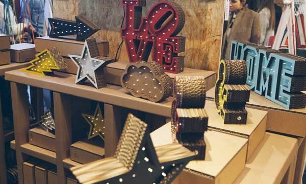 Mercado de Diseño de Matadero Madrid es un imprescindible para los que buscan decoración y algo más.
