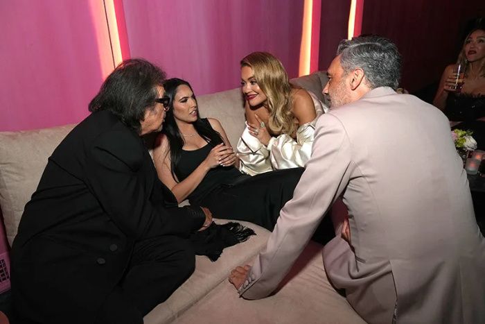 Al Pacino y Noor Alfallah en una fiesta en 2022