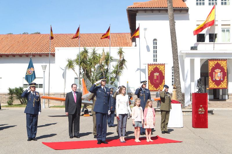 Los reyes con la princesa Leonor y la infanta Sofía en 2014 en la Basea Aérea de San Javier (Murcia) 