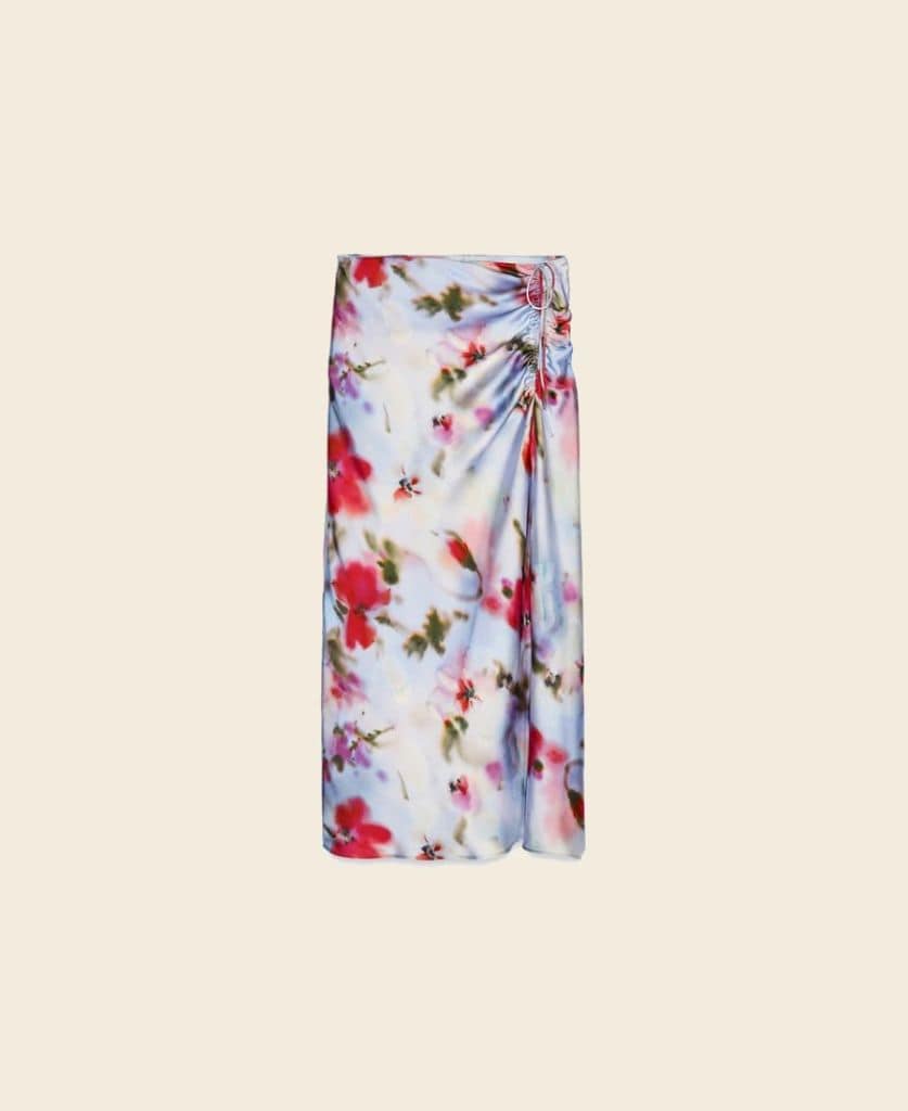 Falda de boda de Zara de rebajas con frunce y estampado floral