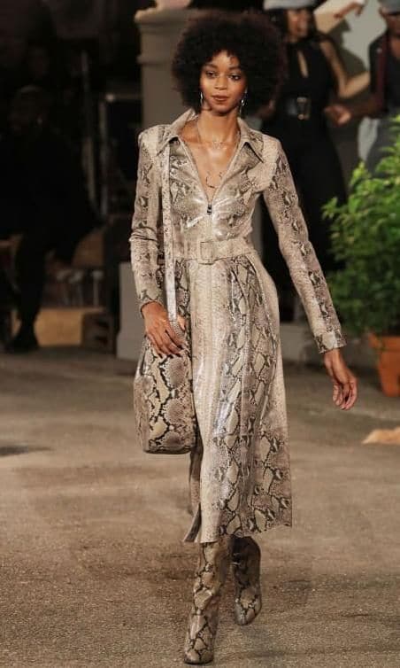 total look de snakeskin de tommy hilfiger en