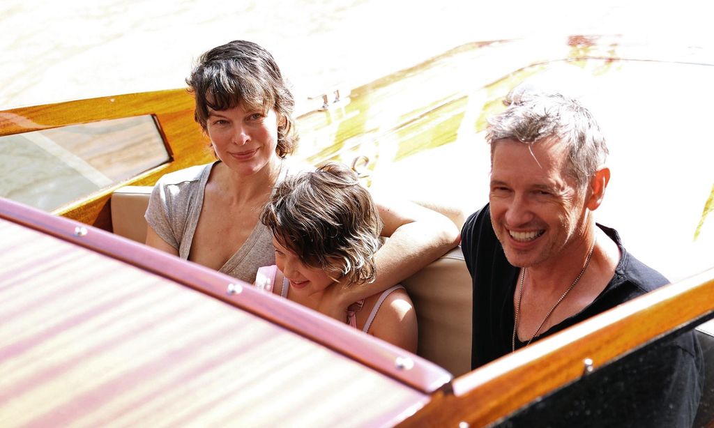 HO4128 BRADLEY COOPER E IRINA
