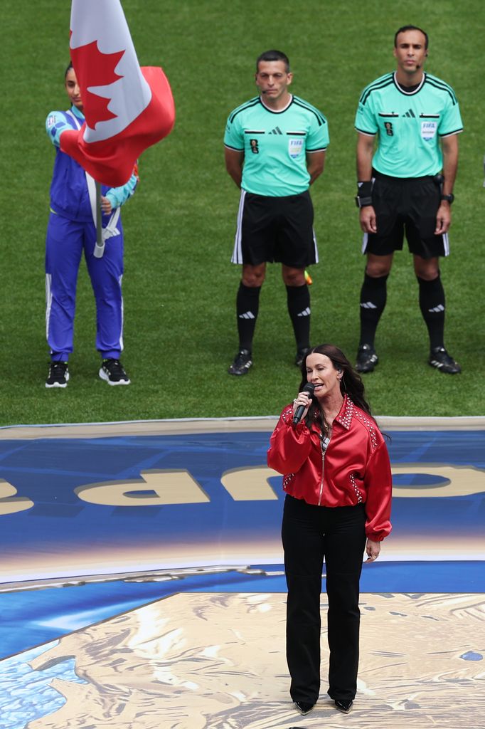 Alanis Morissette interpretó el Himno Nacional Canadiense