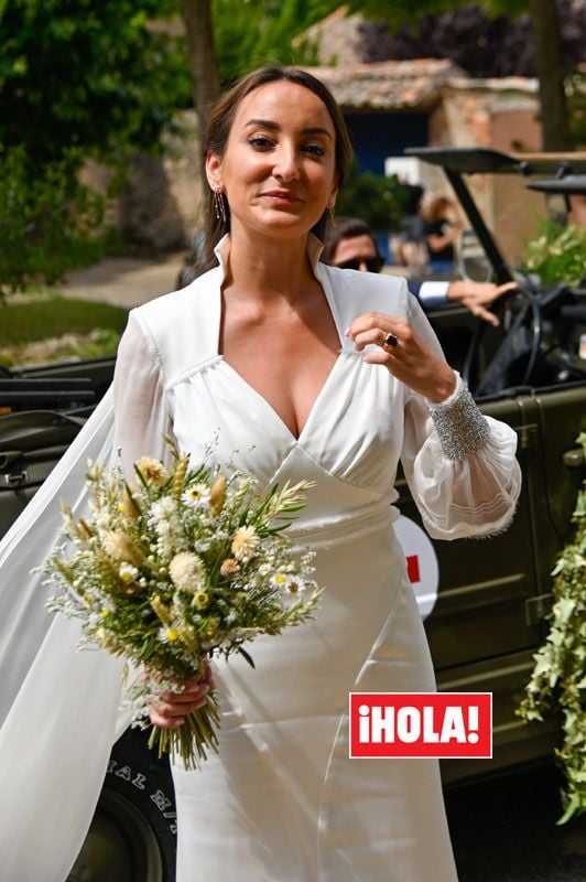 lucia pombo a su llegada a la iglesia para su boda