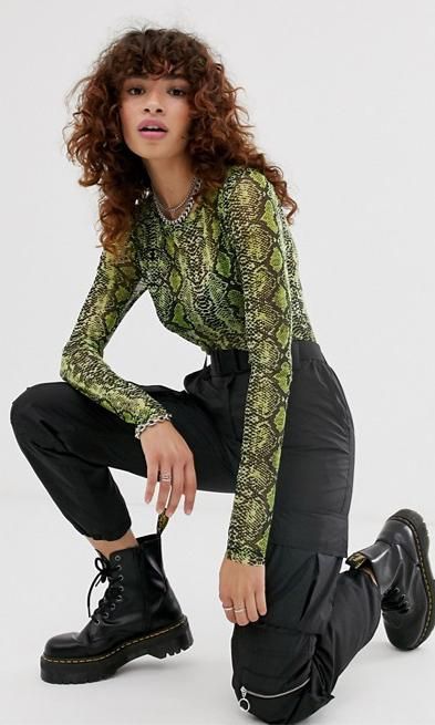 top en estampado de serpiente de asos